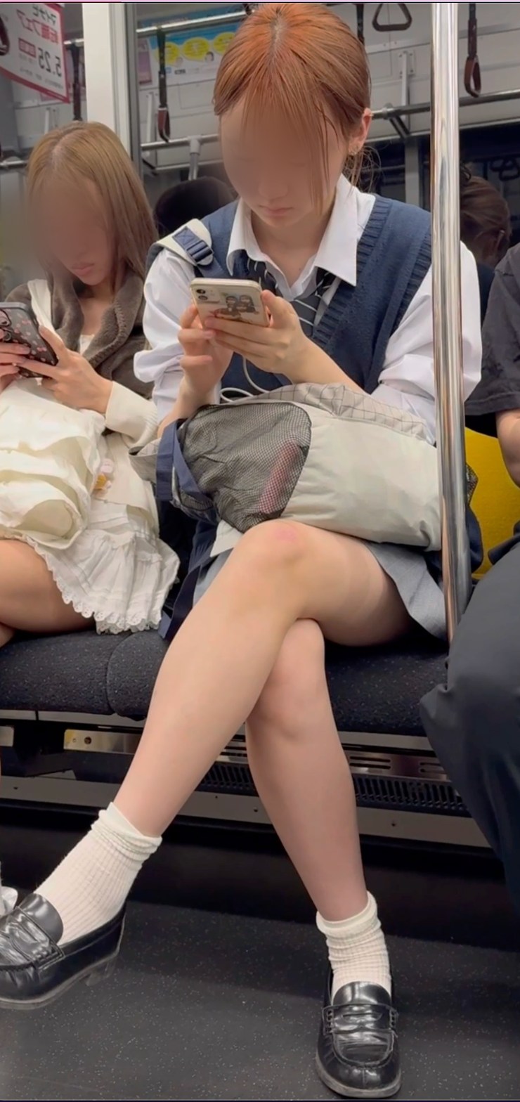 【再販】19分の脚フェチ  7名の美人制服美女の対面からの生脚美脚