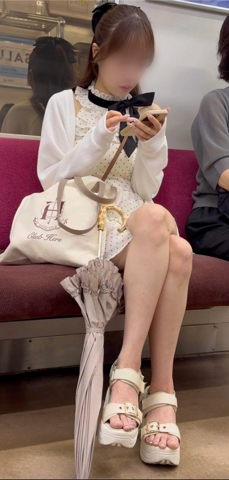 【再販】超絶S級美人お姉さんを対面から密着！ミニスカからの見える綺麗な生脚を劇撮