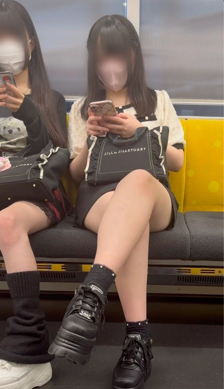 【再販】ミニスカから見える裏太ももをじっくり堪能！脚を組むS級美人女子大生の対面生脚美脚