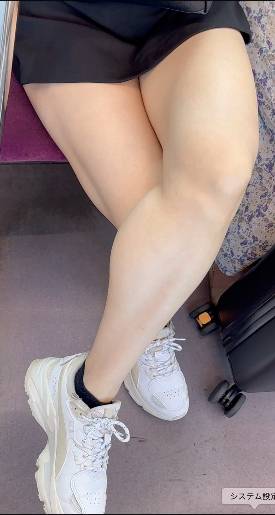 【再販】真上独占!脚を組むS級美人お姉さんの生脚をガンガン見まくる!