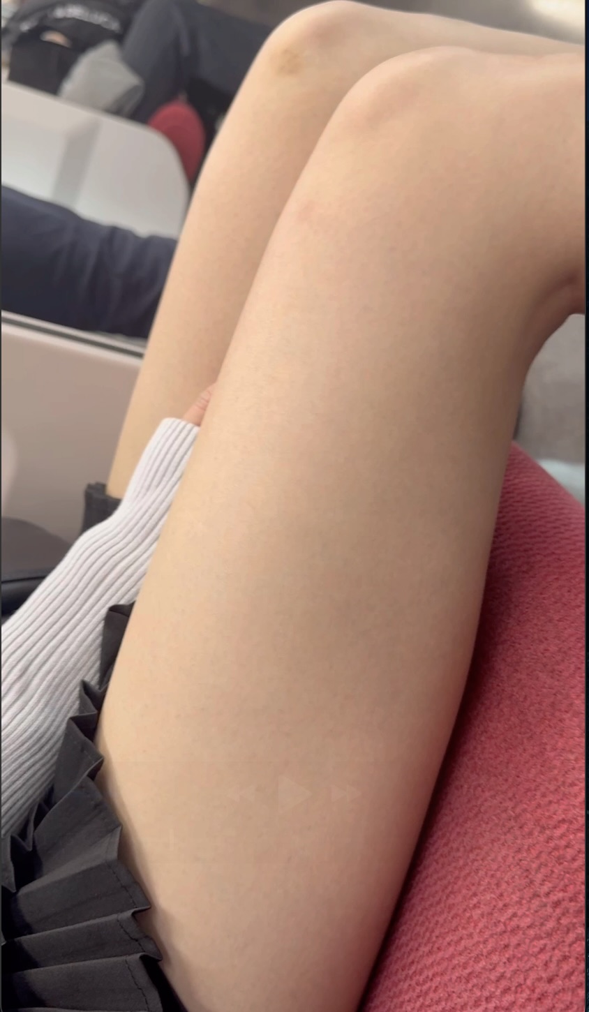 【再販】ギャル系S級美人お姉さんの「生足ミニスカ」に超接近！