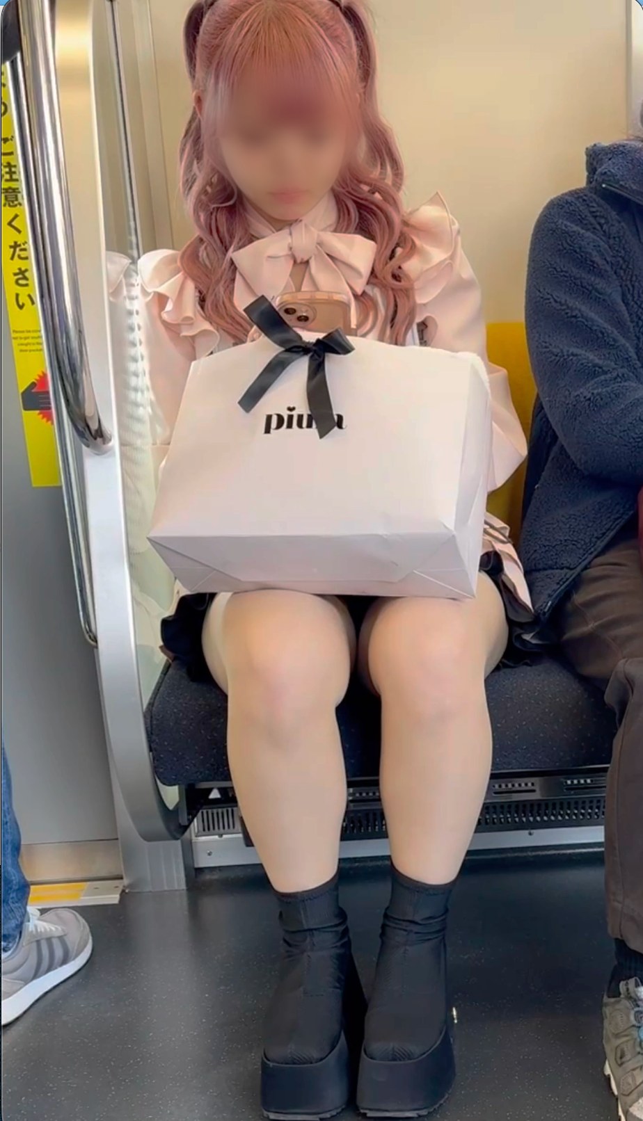 【再販】顔面偏差値高い!超絶S級ギャル系お姉さんの開放感な美脚を対面から終始凝視!