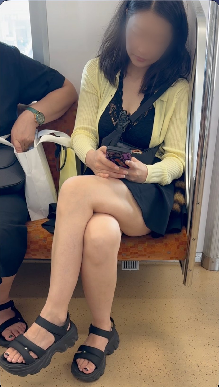 【再販】大人お姉さんの対面脚組み・極上裏太もも