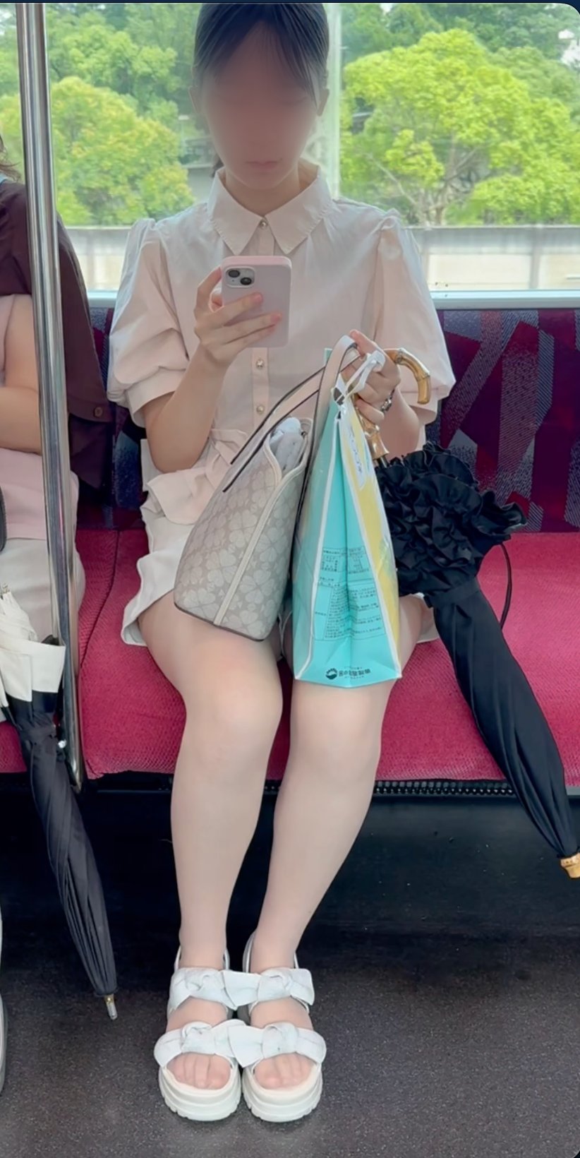 【再販】夏でも艶やかパンストを穿いた20代美人お姉さんの極上脚線美と足指チラリズム