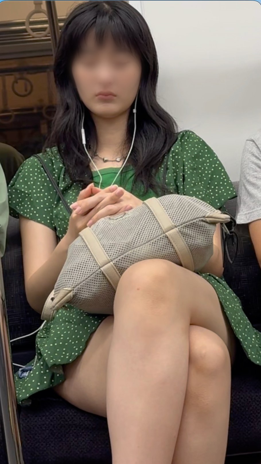 【再販】20代S級黒髪クール美女お姉さんが魅せる圧巻の組み脚クローズアップ