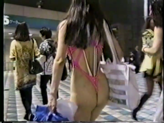 【再販】90年代のお立ち台ギャルのビデオ⑪ Yバック水着が野外で!!ほんとか!?