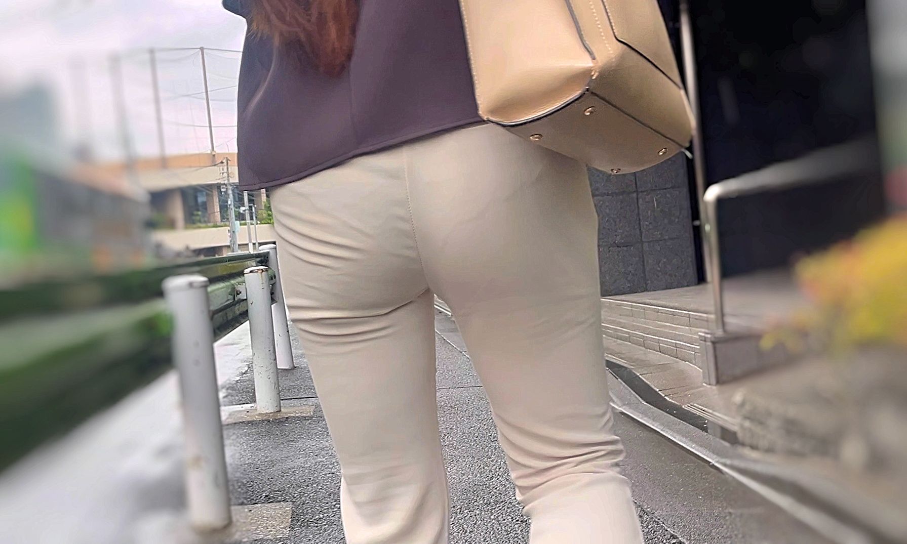 女子大生の生意気エロ尻を堪能!抜群の張りとムニュ感たっぷりのスケベ尻と食い込むパンティで♂を誘う!