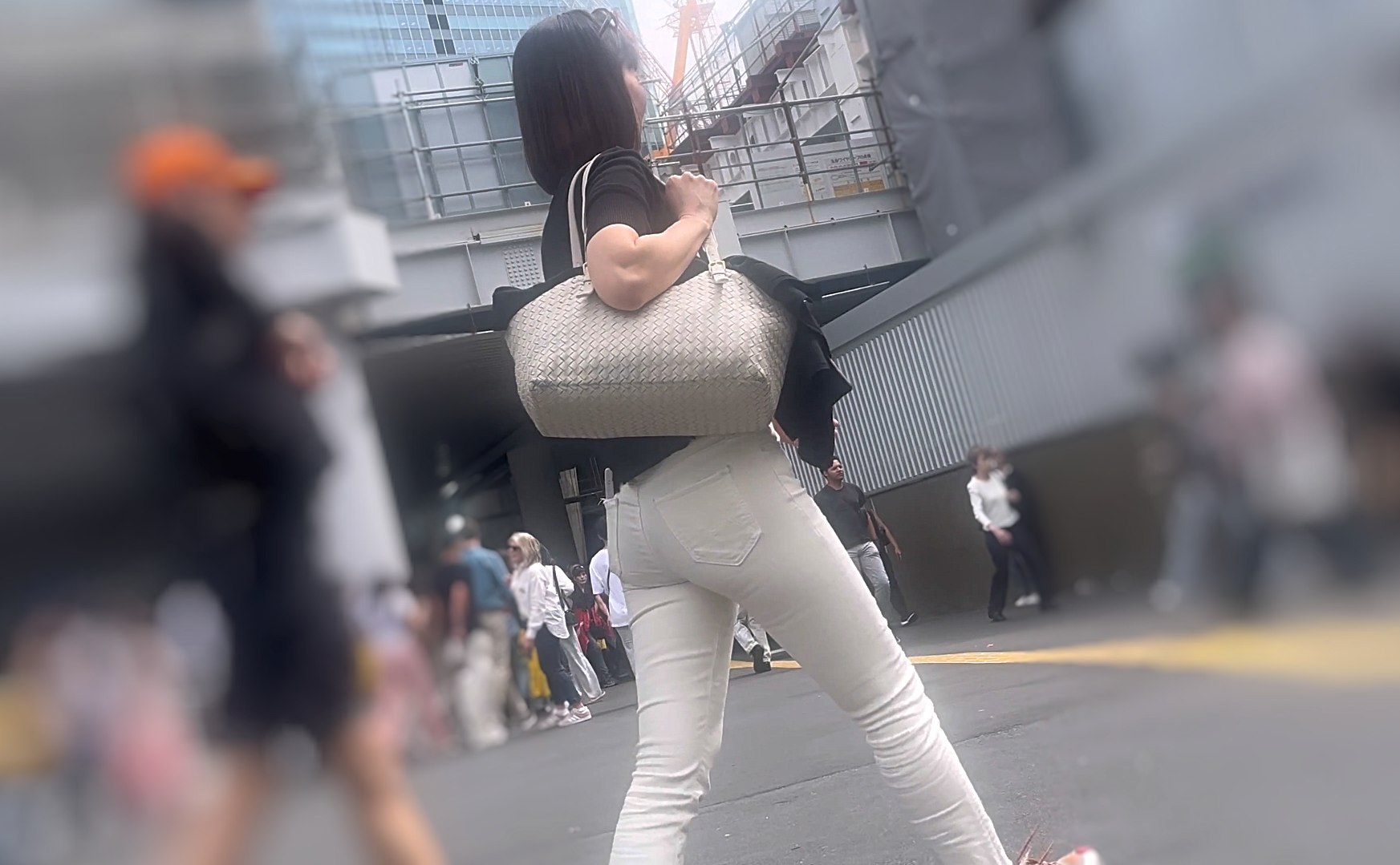 超Sクラスのパッツン美尻を堪能!美ボディからプリケツを突き出しパンティラインで♂を誘う!