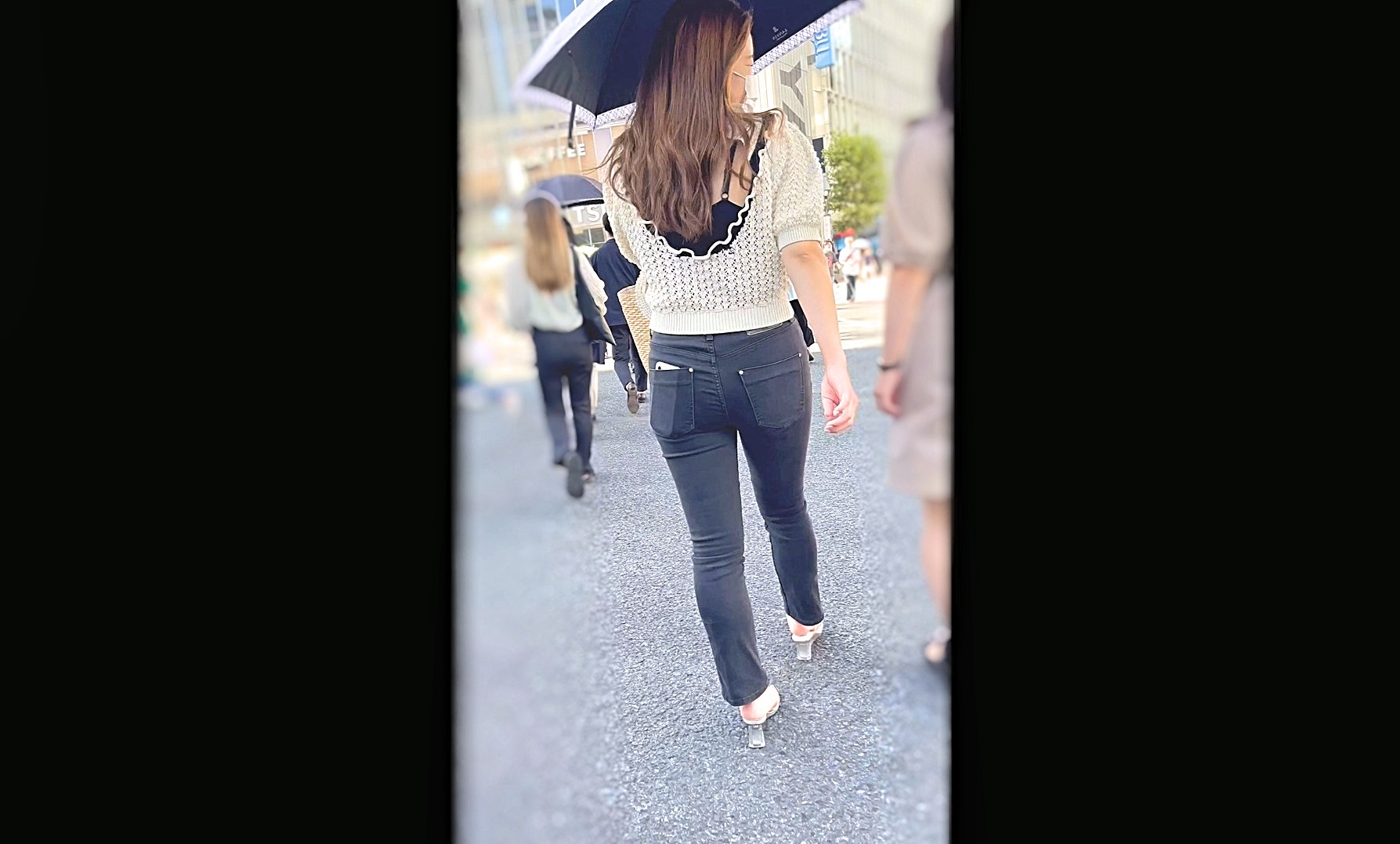 超Sクラスのパッツン美尻を堪能!美ボディからプリケツを突き出しパンティラインで♂を誘う!