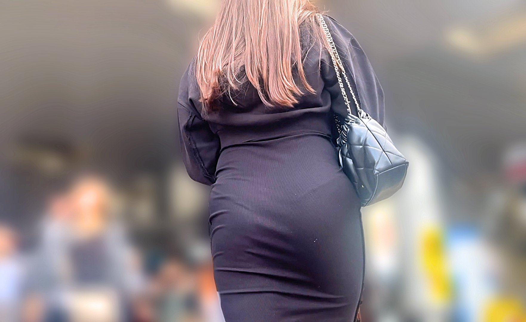 Pcolle PPV 超Sクラスの爆裂デカ尻を堪能！ワンピースから肉厚ヒップを突き出しパンティラインで♂を誘惑!