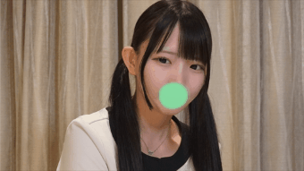 《個人撮影》イってるくせにイってないと嘘をつく若くてかわいいセラピストさんに彼氏のちんぽと比べさせたら「そんなの言えるわけない！