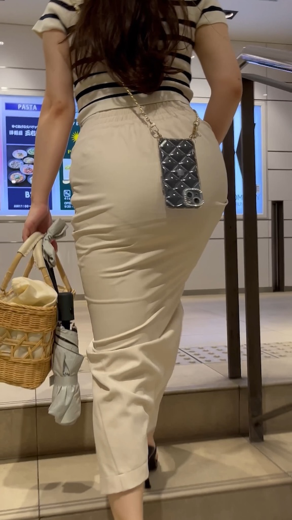 【再販】《4K・高画質》 No.1350「ほぼ裸のようだ!恥ずかしいレベルで極薄生地の洋服で街を闊歩する」