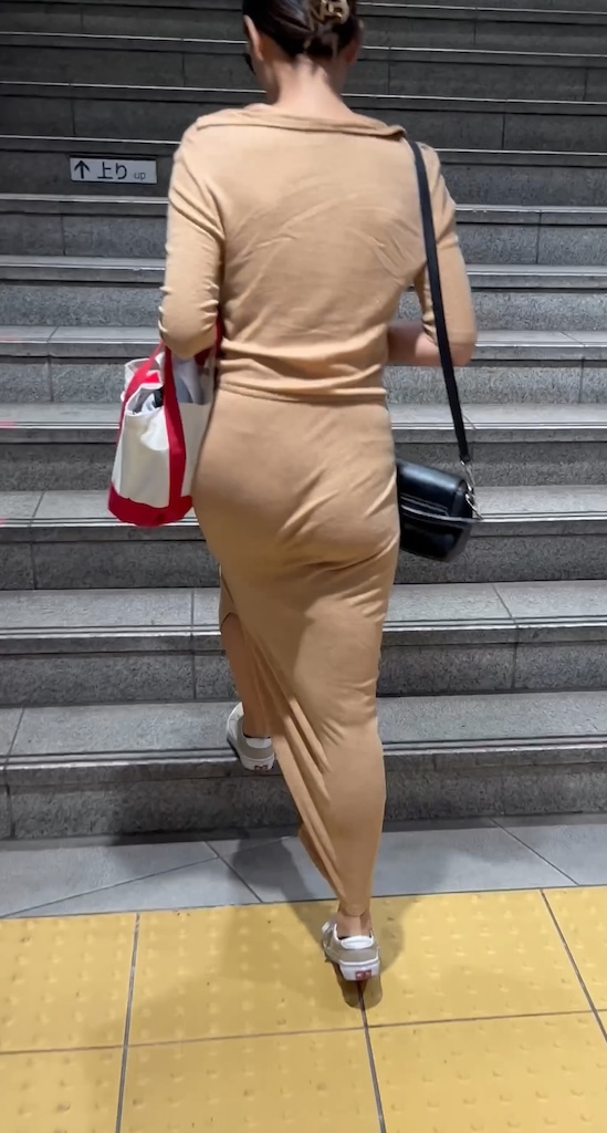 【再販】《4K・高画質》 No.1350「ほぼ裸のようだ!恥ずかしいレベルで極薄生地の洋服で街を闊歩する」