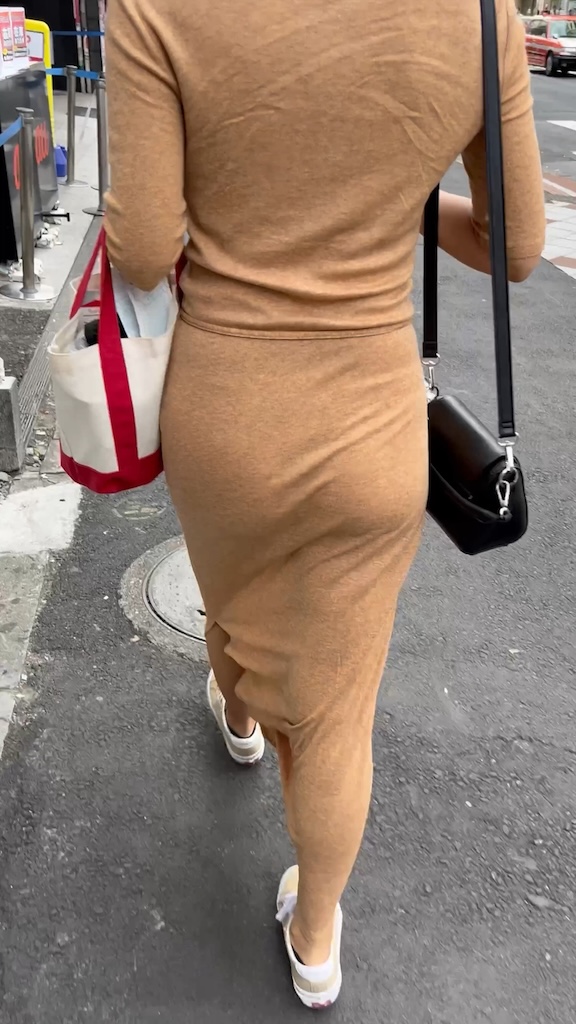 【再販】《4K・高画質》 No.1350「ほぼ裸のようだ!恥ずかしいレベルで極薄生地の洋服で街を闊歩する」