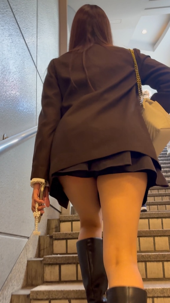 【再販】《4K・高画質》 No.1353「エロい顔してヤラレにいく美女!インパンの中身は純白パンティーだ」