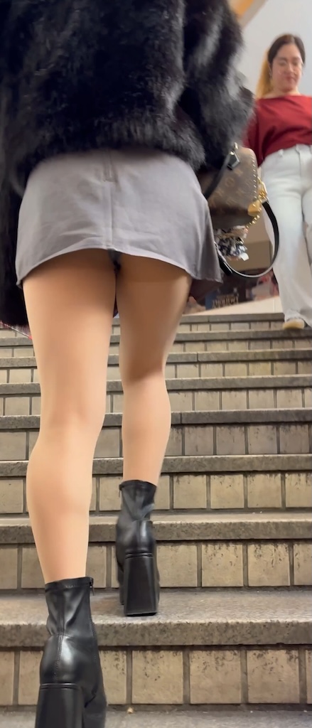 【再販】《4K・高画質》 No.1359「JK風ファッション!とんでもなく可愛らしい美女のミニスカの中身」