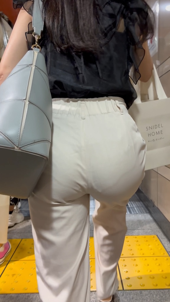 【再販】《4K・高画質》 No.1360「透けてショーツの形がくっきり!ハイクラス美人OL」