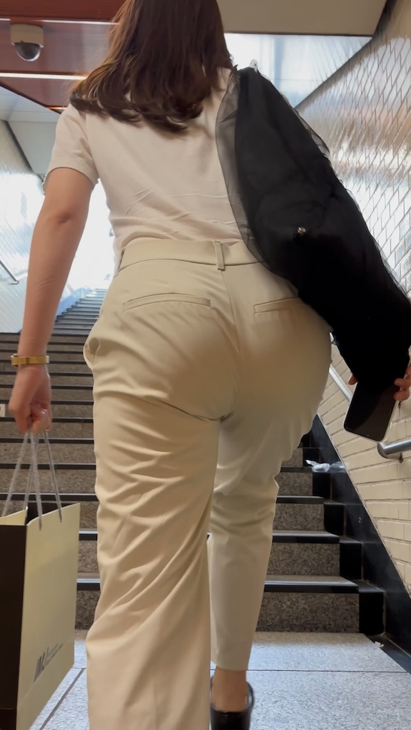 【再販】《4K・高画質》 No.1360「透けてショーツの形がくっきり!ハイクラス美人OL」