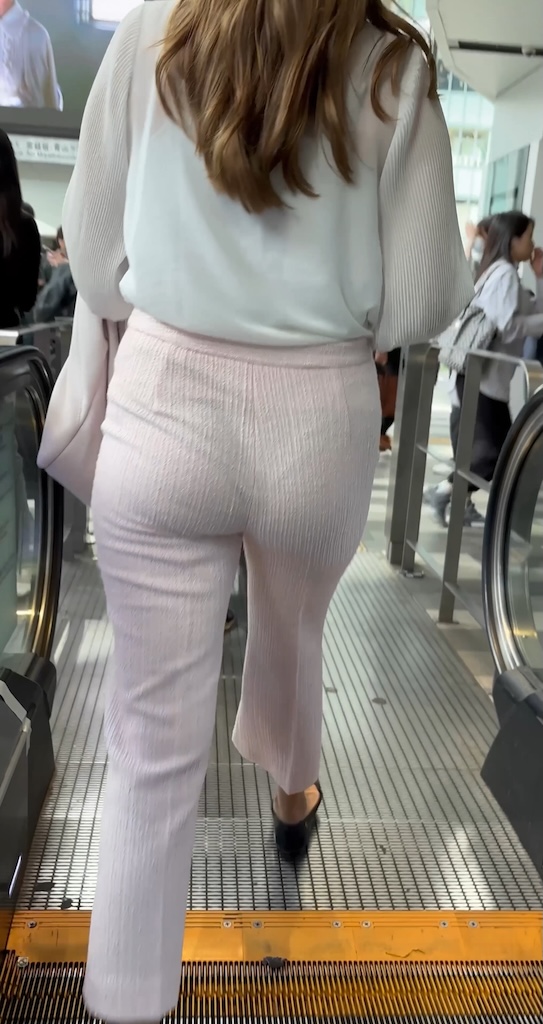 【再販】《4K・高画質》 No.1384「イカしてるぜ!とんでもない透け感で職場へ戻るエステティシャン」