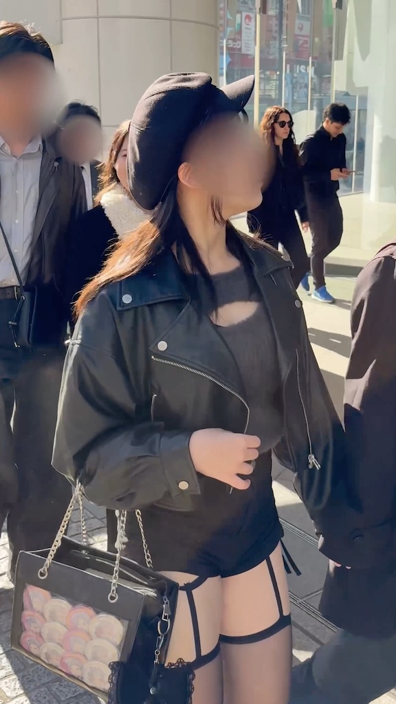 【再販】《4K・高画質》 No.1387「今年最後のJ◯祭り!!!スケベな洋服を着て興奮させる後ろ姿」