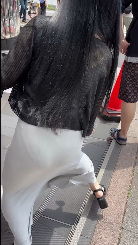 【再販】《４K・高画質》 No.1390「透明度１００%！！！巨乳美少女がまさかの大股開き！？」