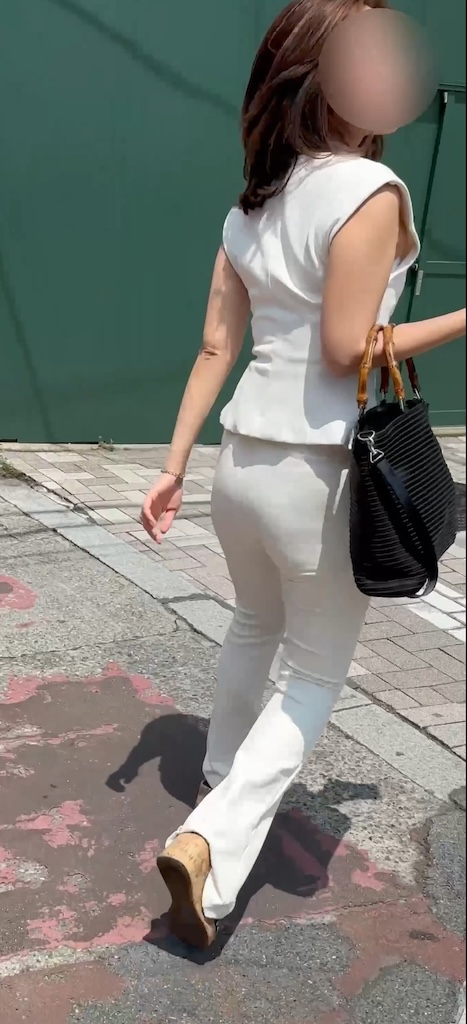 【再販】《4K・高画質》 No.1403「令和最強白パンツ!フェロモン下半身を強調する極上セレブ」