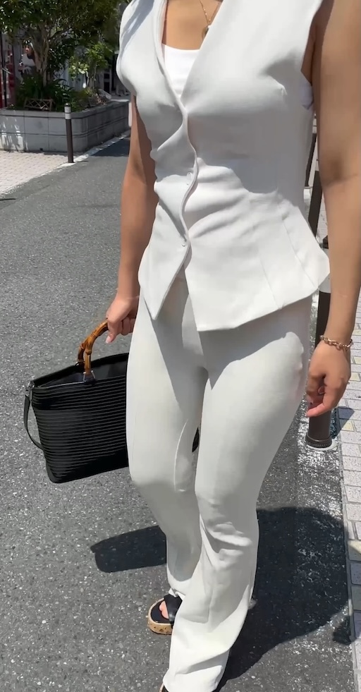 【再販】《4K・高画質》 No.1403「令和最強白パンツ!フェロモン下半身を強調する極上セレブ」