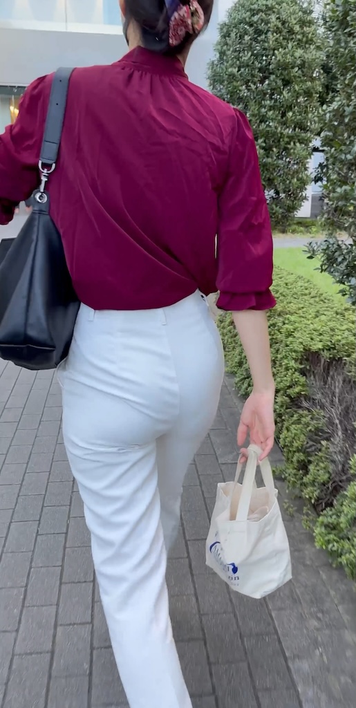 【再販】《4K・高画質》 No.1420「この割れ目に突っ込みたい!非常にお尻が魅力的なOL」