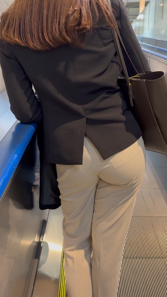 【再販】《4K・高画質》 No.1420「この割れ目に突っ込みたい!非常にお尻が魅力的なOL」