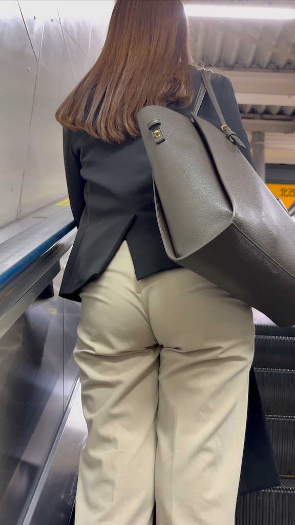 【再販】《4K・高画質》 No.1420「この割れ目に突っ込みたい!非常にお尻が魅力的なOL」