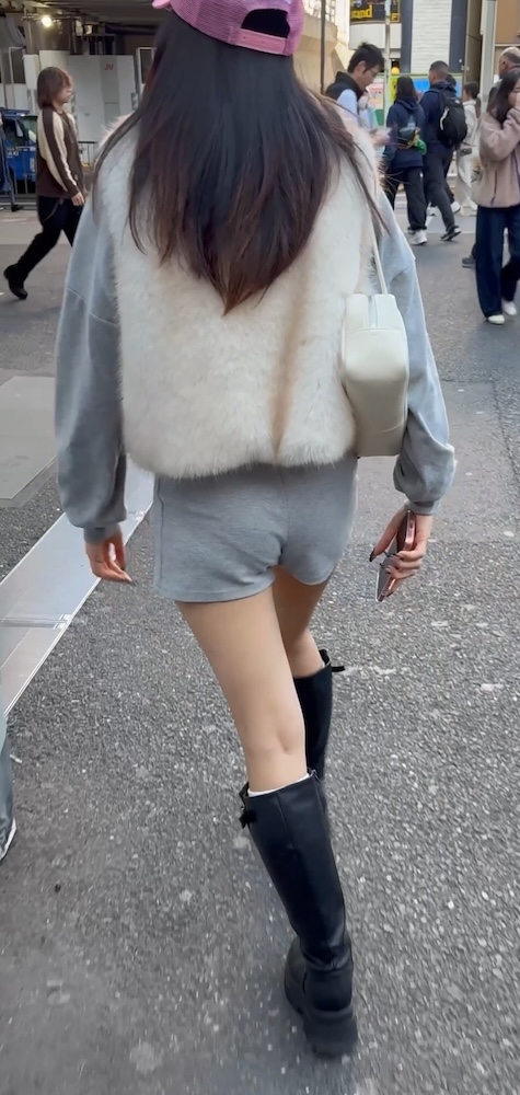 【再販】《4K・高画質》 No.1422「激ミニ丈のオールインワン!肉尻からほとばしるフェロモン」