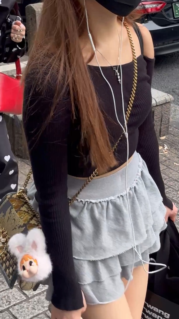 【再販】《4K・高画質》 No.1448「見せたがりアパレル店員!ムニュっと潰れるハミ肉が最高だ」