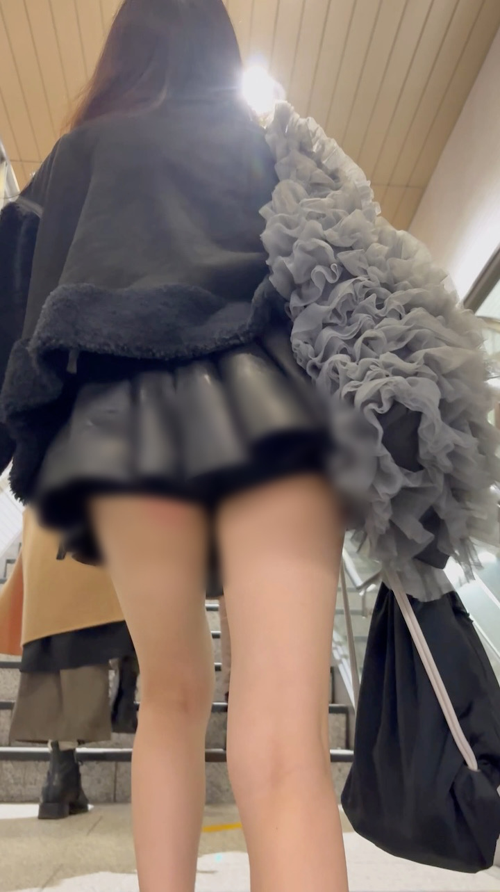 【再販】《４K・高画質》 No.1473「春休みの激可愛いエリートJD！あまりにも短過ぎな激ミニスカート」