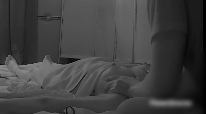 美巨乳美人ギャルショップ店員がオイルマッサージで乳首ビンビン