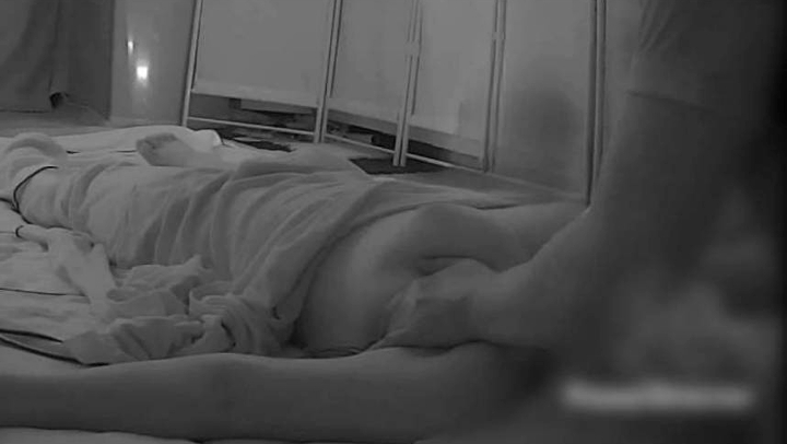 オイルで艷やか爆乳おっぱい