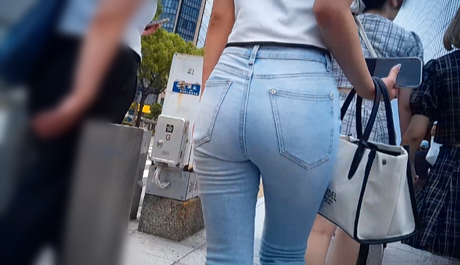 (10名収録)超激カワ美人女子大生の完璧なプルプル美桃尻スキニーデニムなど