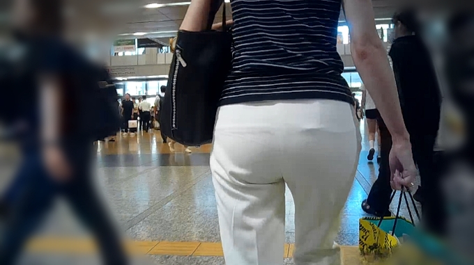 Pcolle PPV 2806066a802e4717637「(11名収録)美巨乳美巨尻パーフェクトスタイル美形美人ギャル女子大生のスキニーデニムなど」（販売者：めっちゃリアル） サンプル画像