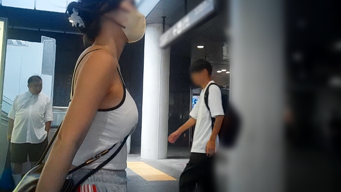 食い込みすぎ注意の美爆乳をパイスラが容赦なく締め付けまくる激カワ女子大生など