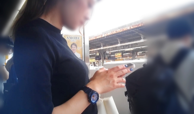 Pcolle PPV 電車待ちする超絶美人OLの美巨乳がパンパンに膨らみすぎて視線釘付けで最高にエロいなど