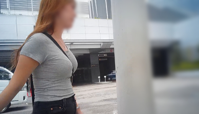 パイスラで突き出た美爆乳がグレーのピタTに食い込む激カワギャル女子大生がたまらないなど