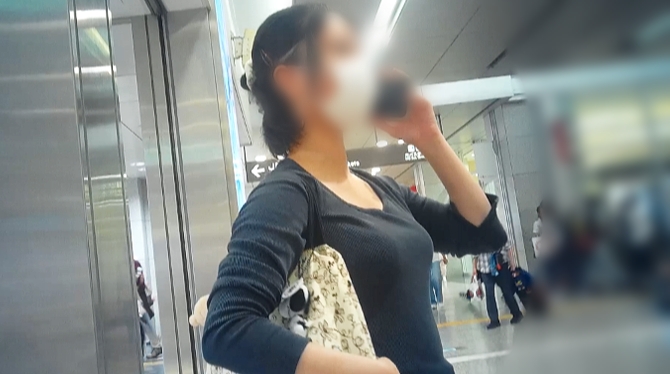 Pcolle PPV 2816016aa64e97bc5fa「ツンと上向きに反り返る美巨乳をパンパンに膨らませて待ち合わせする清楚系クビレ美人女子大生のたまらない卑猥ボディなど」（販売者：めっちゃリアル） サムネイル画像