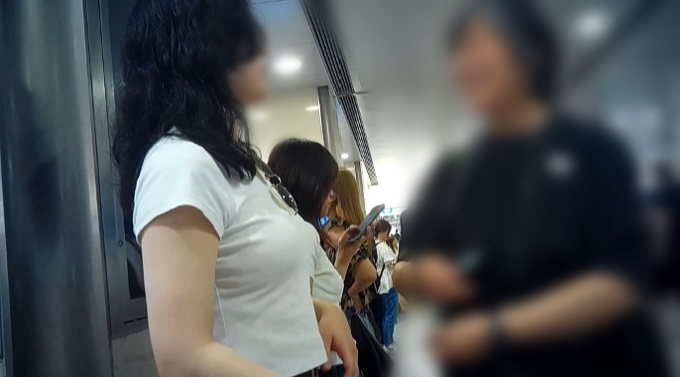 Pcolle PPV 2816016aa64e97bc5fa「ツンと上向きに反り返る美巨乳をパンパンに膨らませて待ち合わせする清楚系クビレ美人女子大生のたまらない卑猥ボディなど」（販売者：めっちゃリアル） サンプル画像