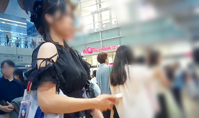 Pcolle PPV 2816016aa64e97bc5fa「ツンと上向きに反り返る美巨乳をパンパンに膨らませて待ち合わせする清楚系クビレ美人女子大生のたまらない卑猥ボディなど」（販売者：めっちゃリアル） サンプル画像