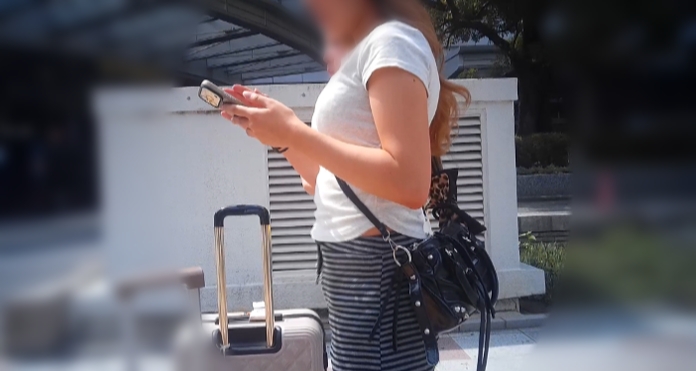 Pcolle PPV 2816266aa7acbc8e64f「ドエロ美爆乳ギャルのパイスラで食い込む膨らみなど」(販売者:めっちゃリアル) サンプル画像