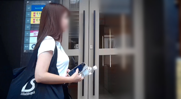 Pcolle PPV 2820496ab6269c45e29「超ハイスペック美人ギャルの美巨乳接写がエロ過ぎるお土産選びなど」(販売者:めっちゃリアル) サンプル画像
