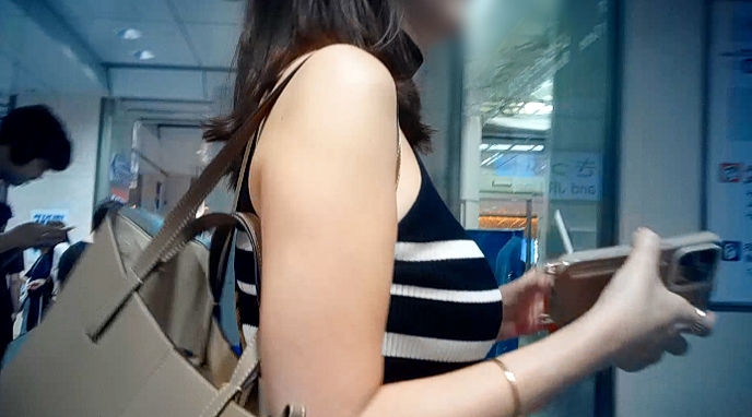 Pcolle PPV 2824526ac4a2ab85413「超絶美形フェイスの美人女子大生が美巨乳膨らませて待ち合わせ」(販売者:めっちゃリアル) サンプル画像