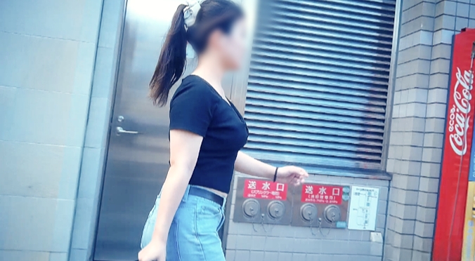 Pcolle PPV 2826606acb3f9a477d8「ニットを突き上げる美爆乳!待ち合わせする清楚系美人お姉さんの膨らみがエロ過ぎるなど。」(販売者:めっちゃリアル) サンプル画像