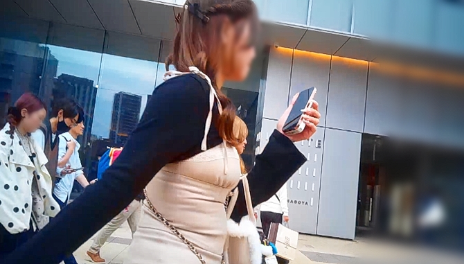 Pcolle PPV 2826606acb3f9a477d8「ニットを突き上げる美爆乳!待ち合わせする清楚系美人お姉さんの膨らみがエロ過ぎるなど。」(販売者:めっちゃリアル) サンプル画像