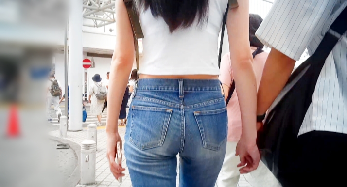 Pcolle PPV 2827866ad07feeb8ce8「美爆尻ドエロボディ超絶美形フェイス美女のピタピタフレアデニムなど」(販売者:めっちゃリアル) サンプル画像