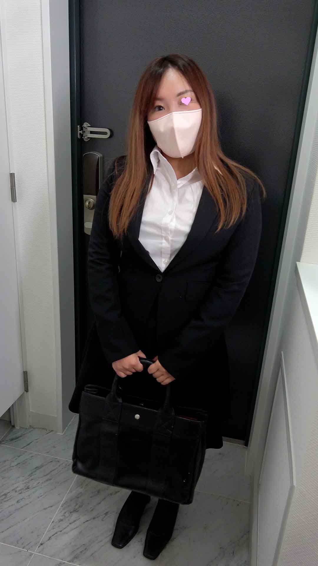FカップOLが爆乳見せつけ♡美巨乳と食い込みパンツで誘惑営業♡【おっぱい/生保レディ】